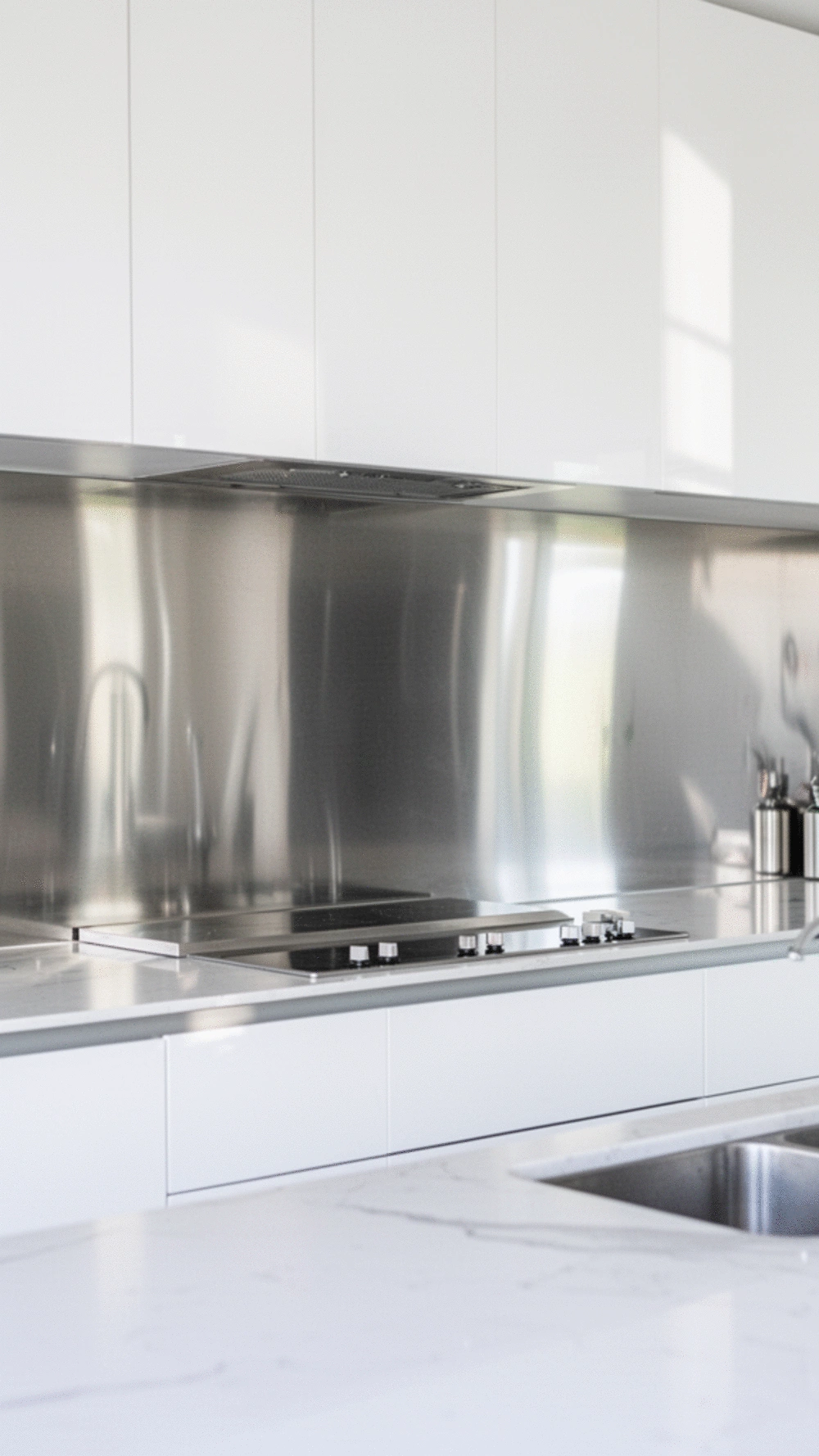 Low-Maintenance Kitchen Backsplash Options for Busy Homes: 5 Stylish Ideas